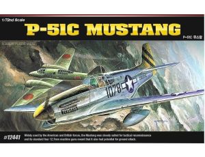 Model samolotu P-51C Mustang Red Tails Academy