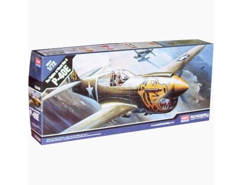 Model samolotu Curtiss P-40E Warhawk Academy