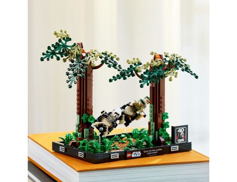 Klocki LEGO Star Wars Diorama: Pościg na ścigaczu przez Endor 75353 - 9